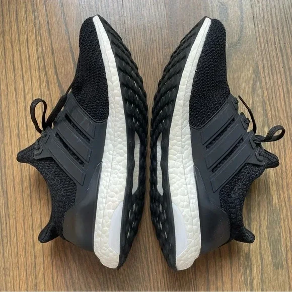 ADIDAS Ultra Boost DNA 4.0 in Core Black/Cloud White Men’s size 7